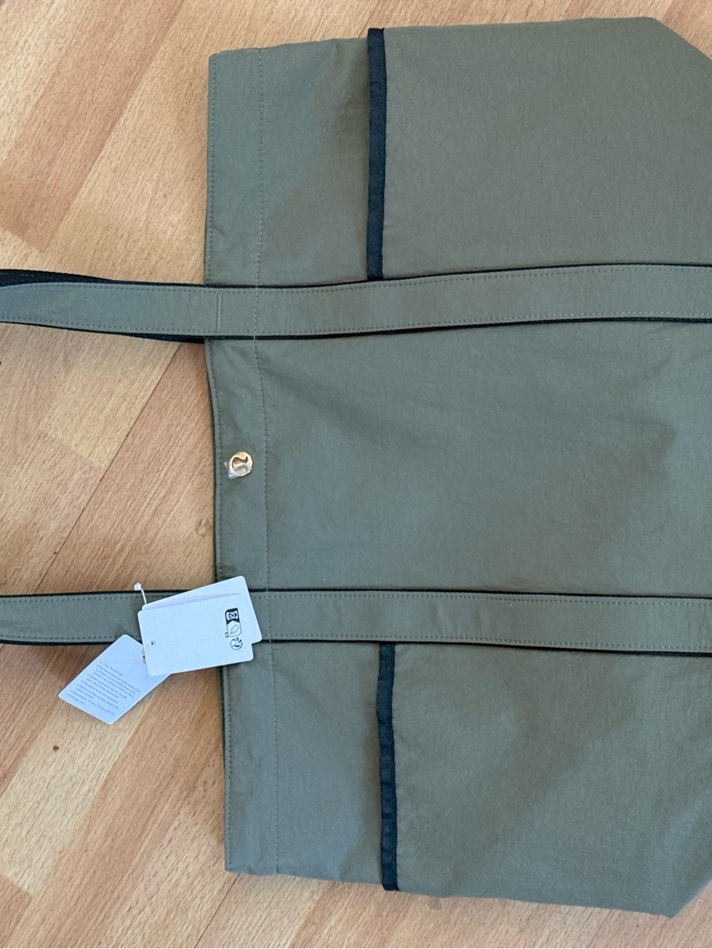 lululemon athletica Daily olive green utility tote multi-pocket - Picture 4 of 7